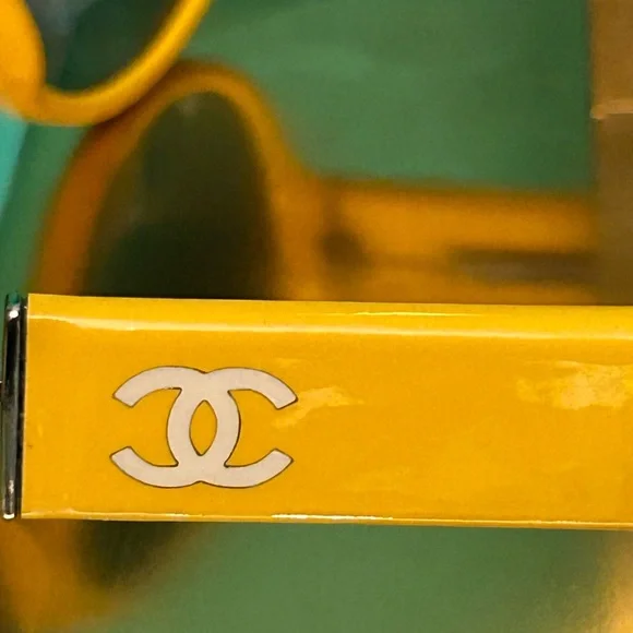 CHANEL Vibrant Yellow Sunglasses w/Quilted Black Case and  display picture 1